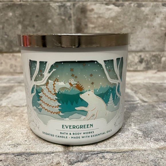 ❤️ BATH AND BODYWORKS EVERGREEN 3 WICK CANDLE NEW - Picture 2 of 3